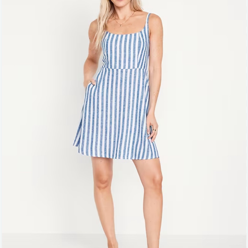 Blue and White Striped Dress old navy with pockets nwts